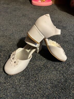 Rachel Shoes White Girls Floral Accent Low Block Heel Sandals